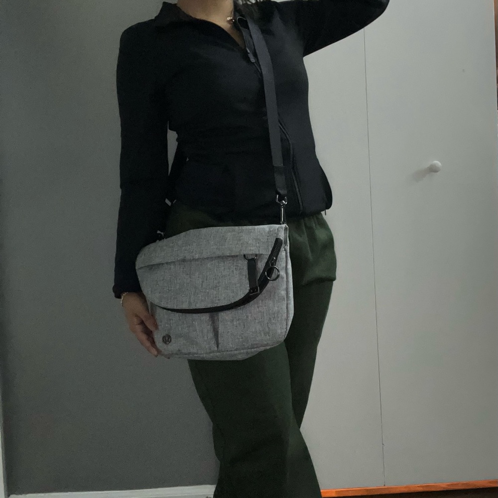 LULULEMON festival bag *gray & black*